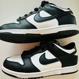 Nike Panda Dunks